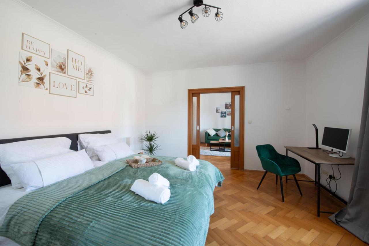 Bessa Homes 6 Personen 2 Schlafzimmer, 3 King Size, Betten, Balkon, Kueche Haag in Oberbayern Extérieur photo